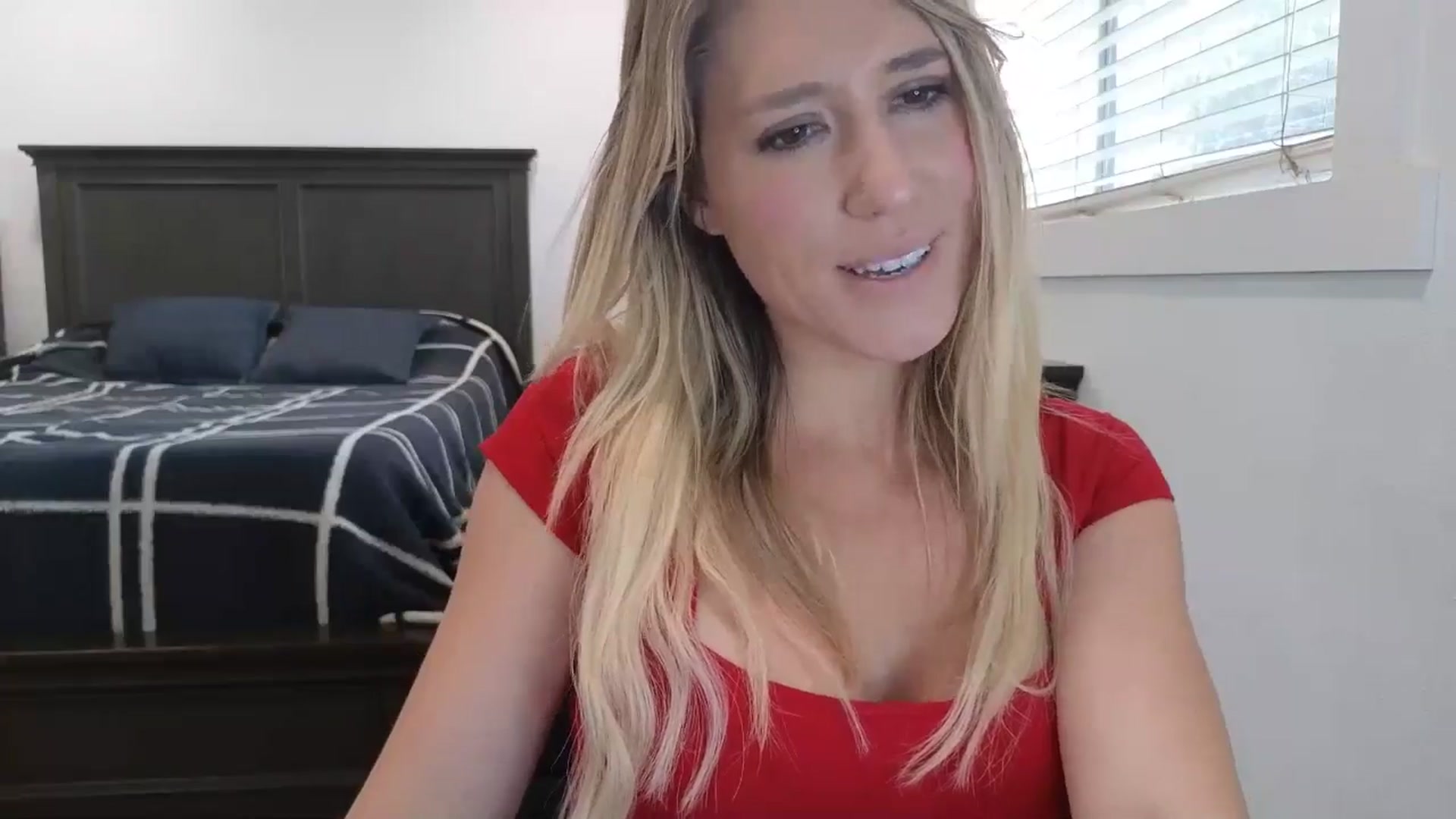 Gallery image thumbnail from blond_milf's myfreecams stream on, 04/01/2025, 22:51 image 5 of 20