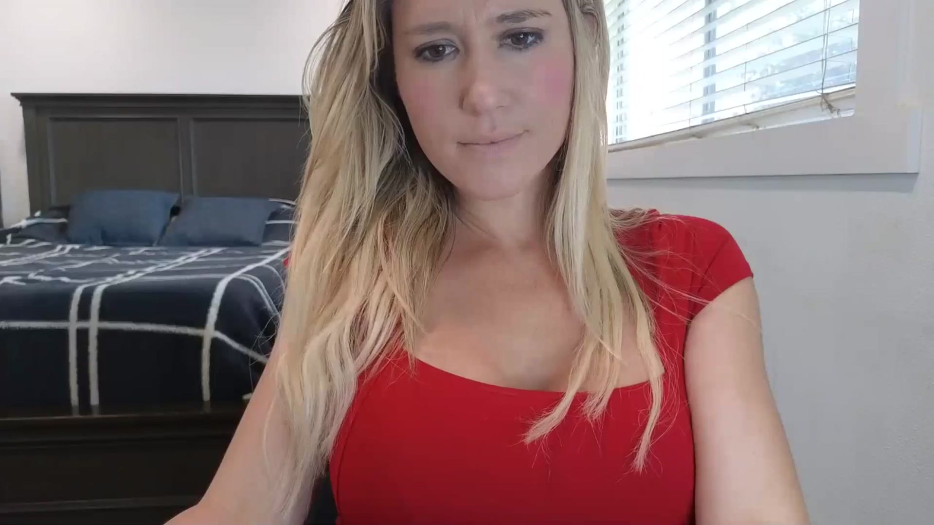Gallery image thumbnail from blond_milf's myfreecams stream on, 04/01/2025, 22:51 image 10 of 20