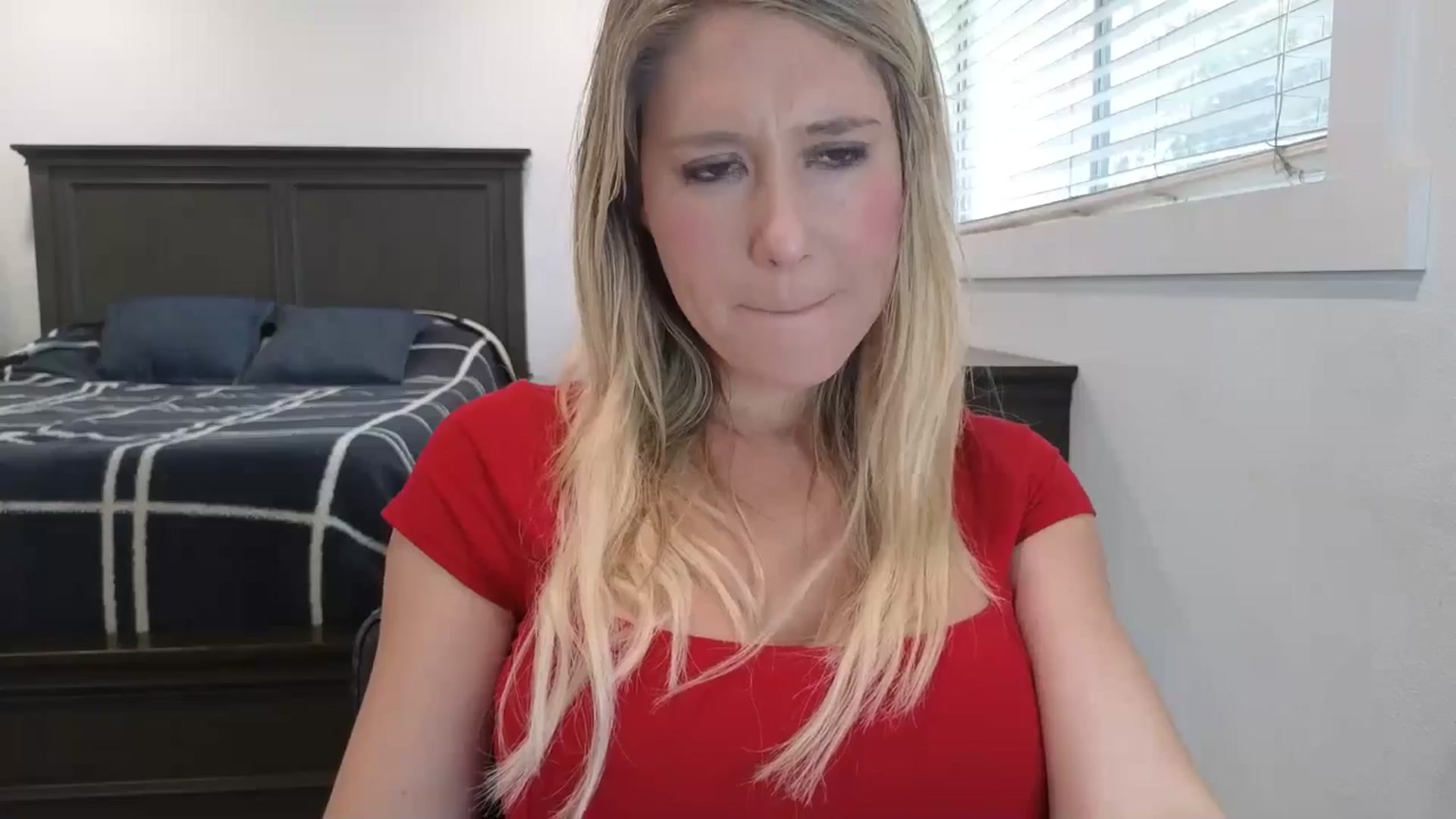 Gallery image thumbnail from blond_milf's myfreecams stream on, 04/01/2025, 22:51 image 18 of 20