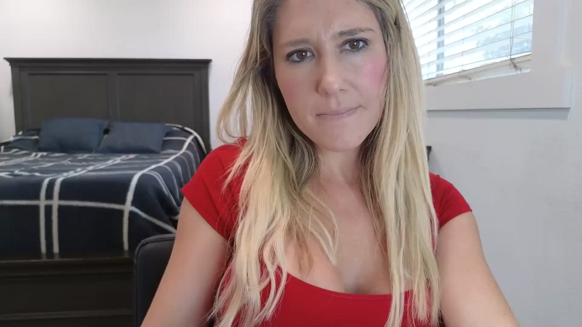 Gallery image thumbnail from blond_milf's myfreecams stream on, 04/01/2025, 22:51 image 19 of 20