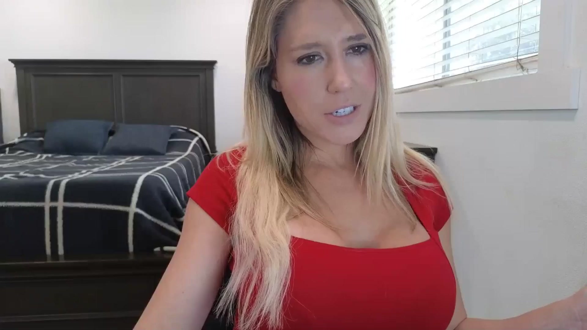 Gallery image thumbnail from blond_milf's myfreecams stream on, 04/01/2025, 22:51 image 2 of 20