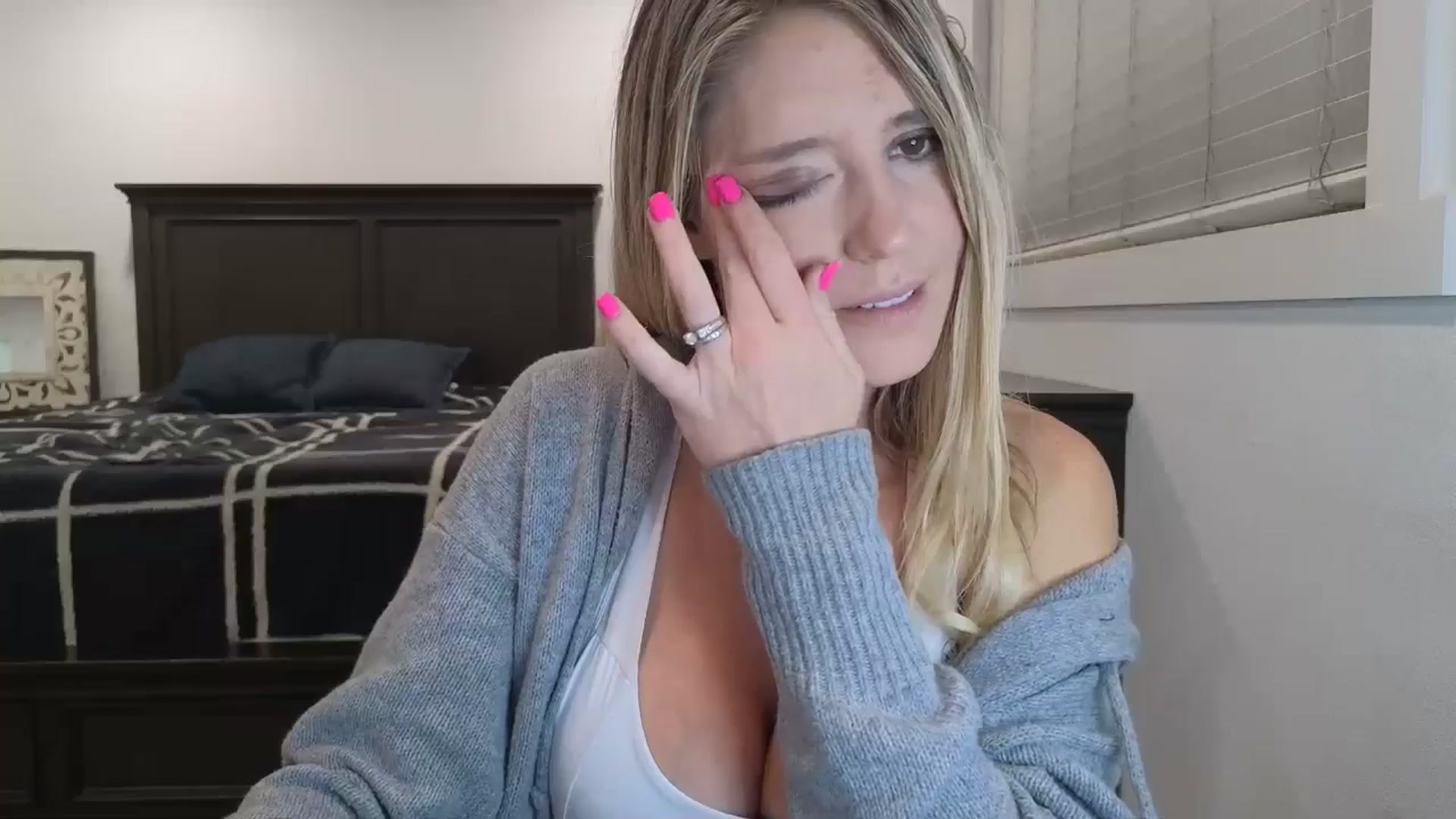 Gallery image thumbnail from blond_milf's myfreecams stream on, 04/03/2025, 05:55 image 17 of 20