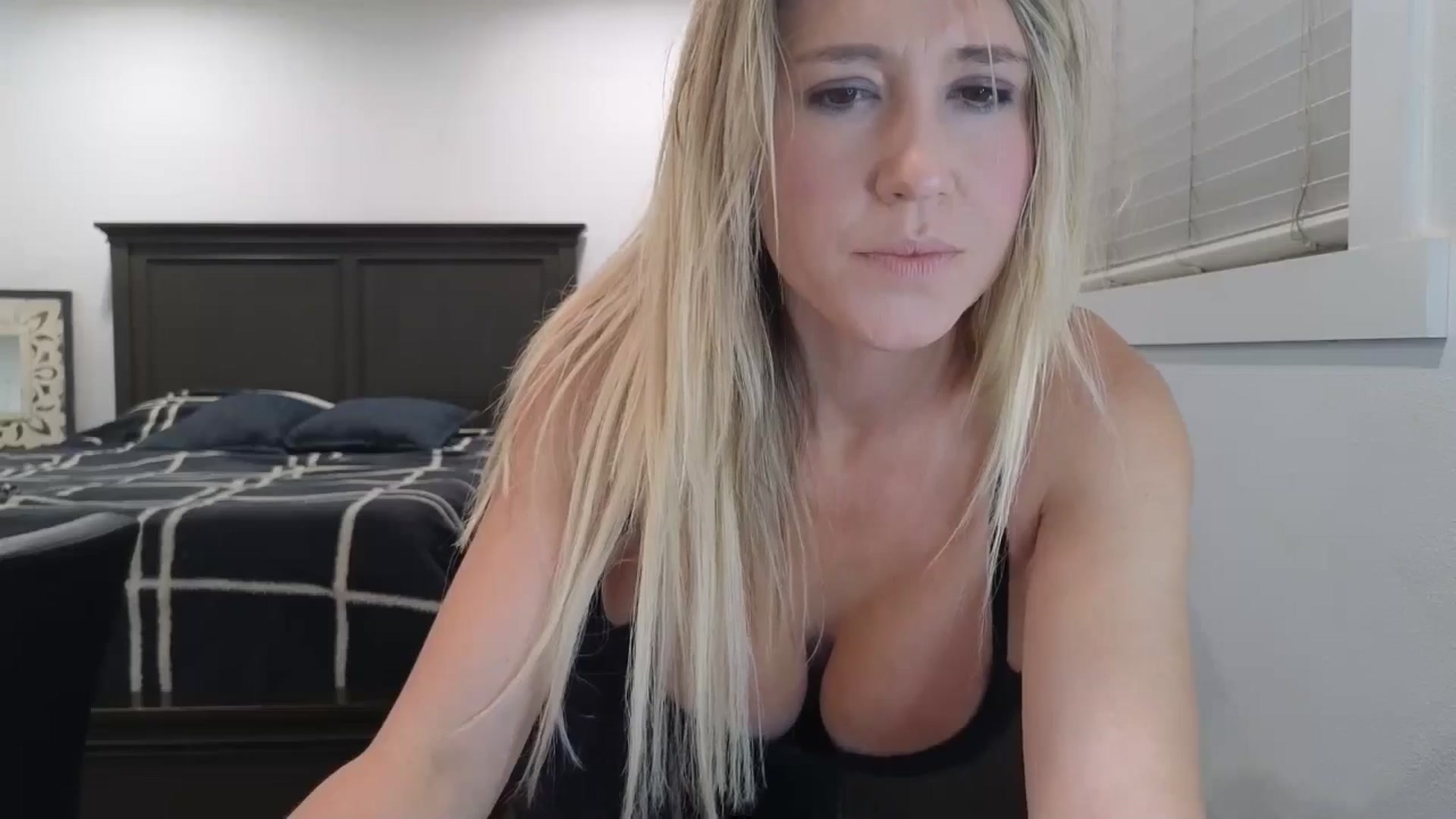 Gallery image thumbnail from blond_milf's myfreecams stream on, 04/04/2025, 05:54 image 10 of 20