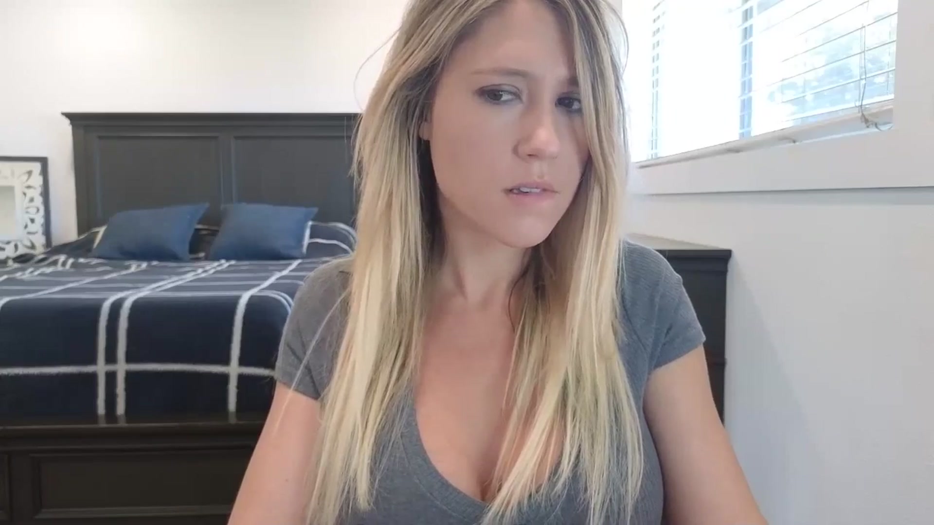 Gallery image thumbnail from blond_milf's myfreecams stream on, 04/04/2025, 21:15 image 5 of 20