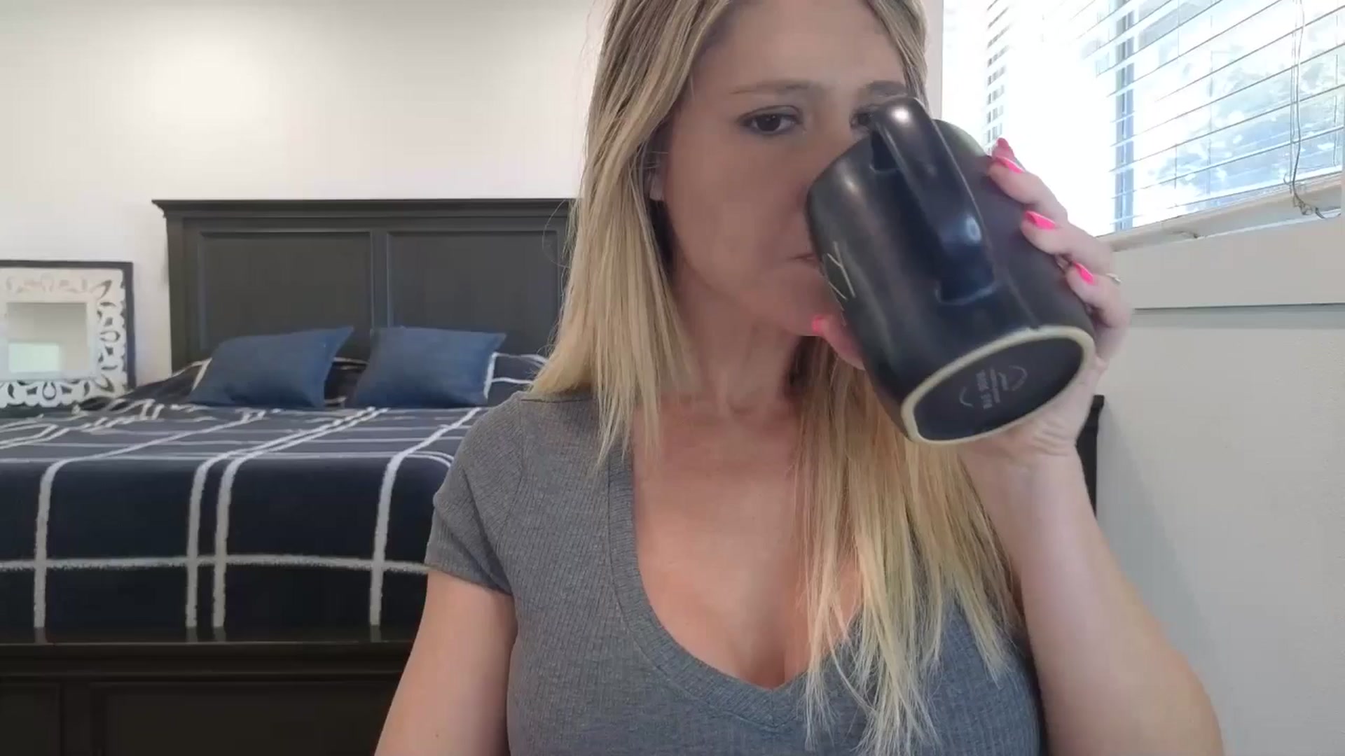 Gallery image thumbnail from blond_milf's myfreecams stream on, 04/04/2025, 21:15 image 12 of 20