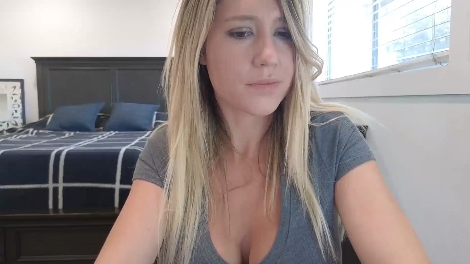 Gallery image thumbnail from blond_milf's myfreecams stream on, 04/04/2025, 21:15 image 4 of 20