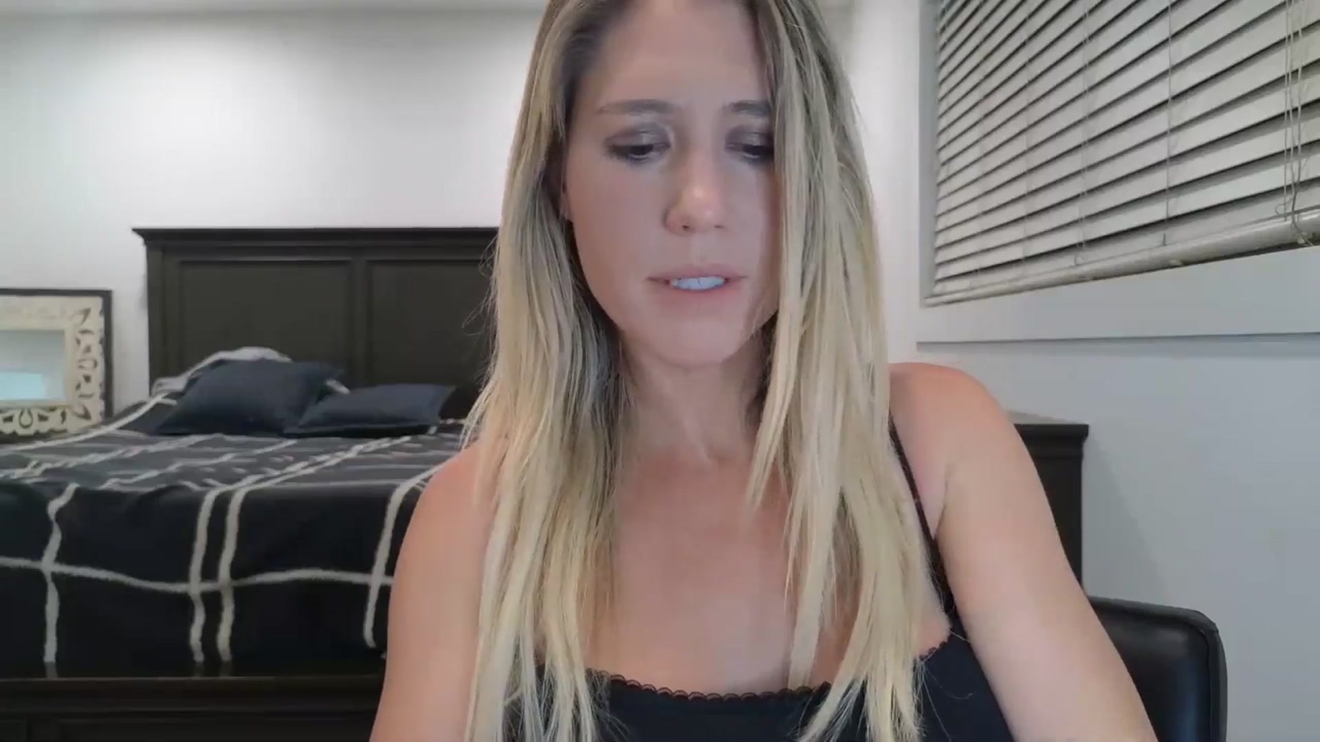 Gallery image thumbnail from blond_milf's myfreecams stream on, 04/08/2025, 06:01 image 3 of 20