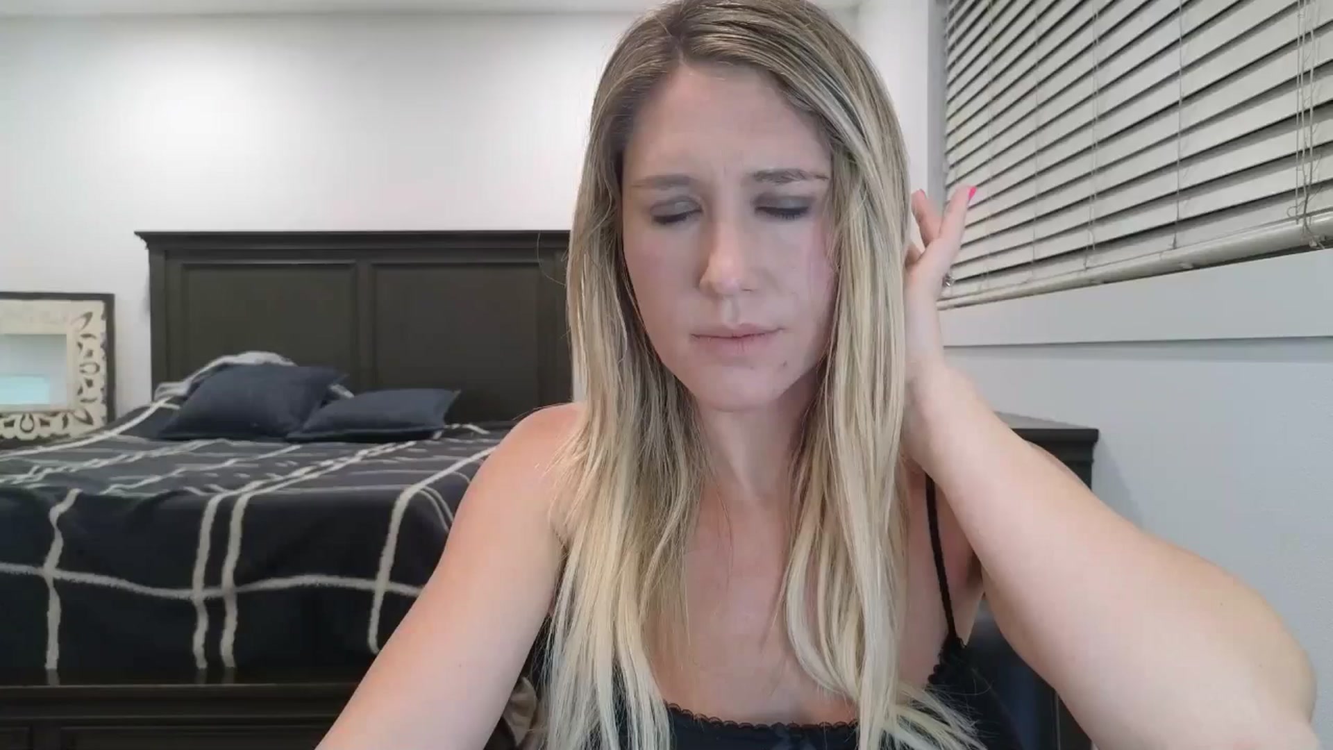 Gallery image thumbnail from blond_milf's myfreecams stream on, 04/08/2025, 06:01 image 1 of 20