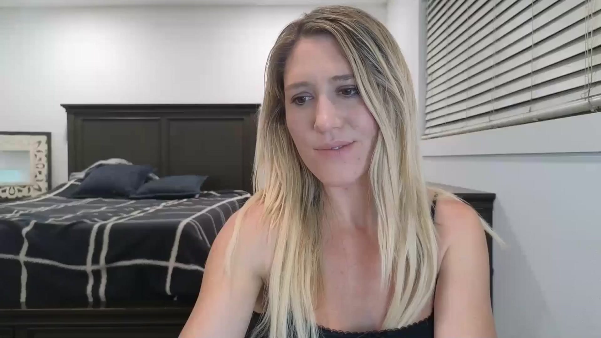 Gallery image thumbnail from blond_milf's myfreecams stream on, 04/08/2025, 06:01 image 2 of 20