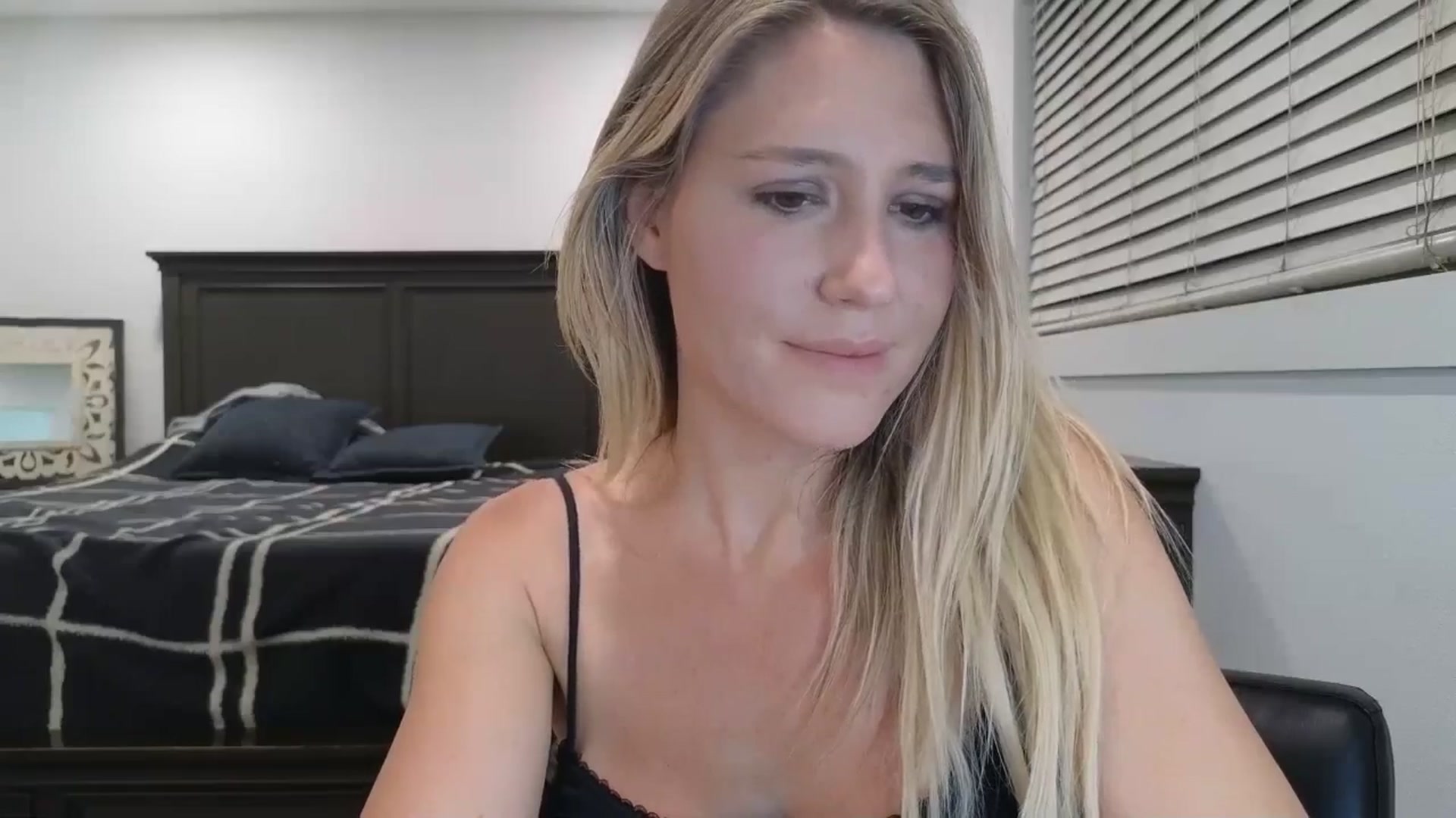 Gallery image thumbnail from blond_milf's myfreecams stream on, 04/08/2025, 06:01 image 4 of 20