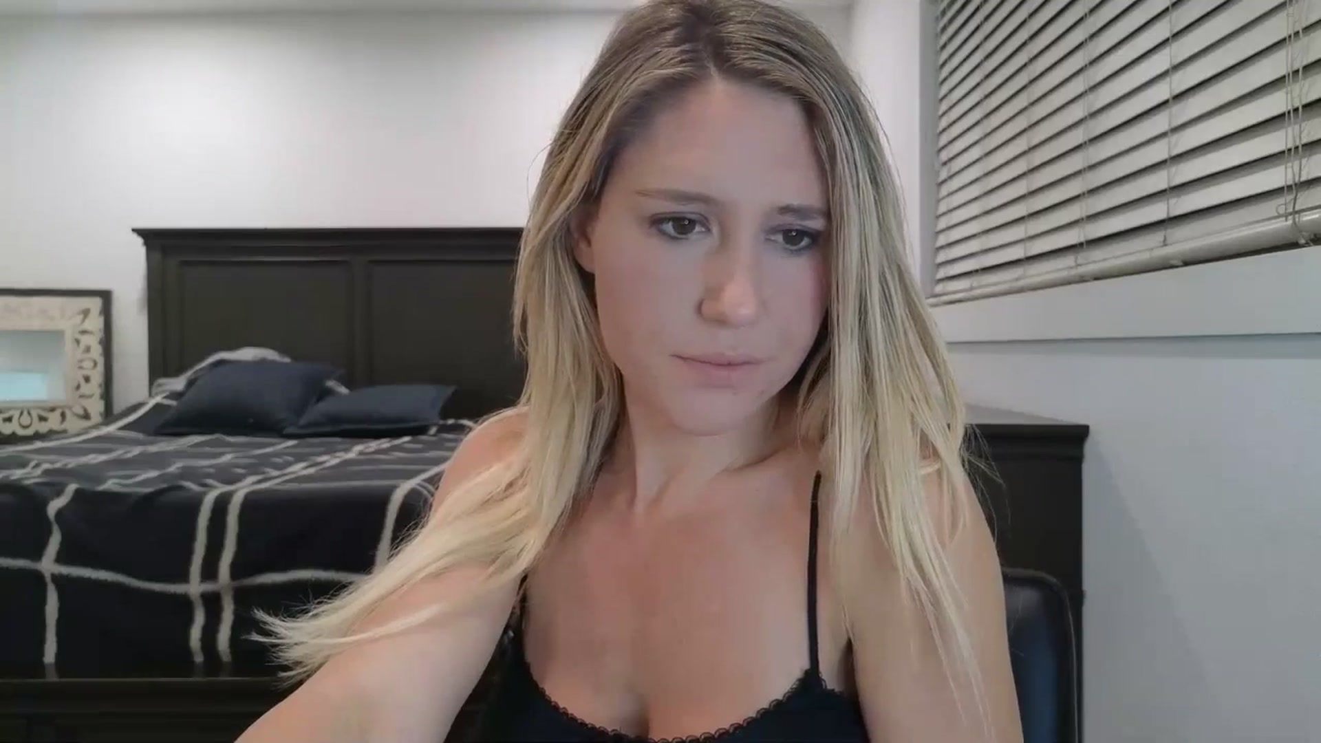 Gallery image thumbnail from blond_milf's myfreecams stream on, 04/08/2025, 06:01 image 6 of 20