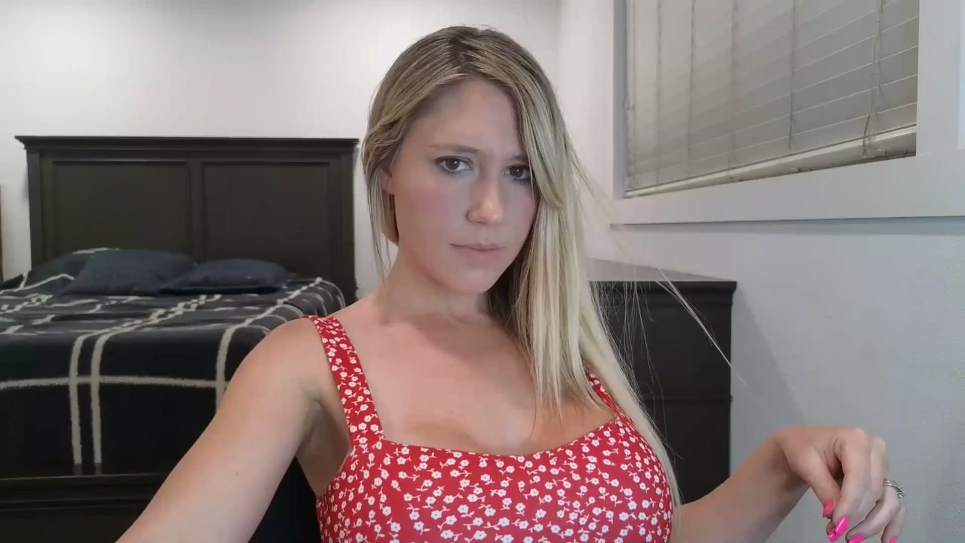 Gallery image thumbnail from blond_milf's myfreecams stream on, 04/09/2025, 05:01 image 6 of 20
