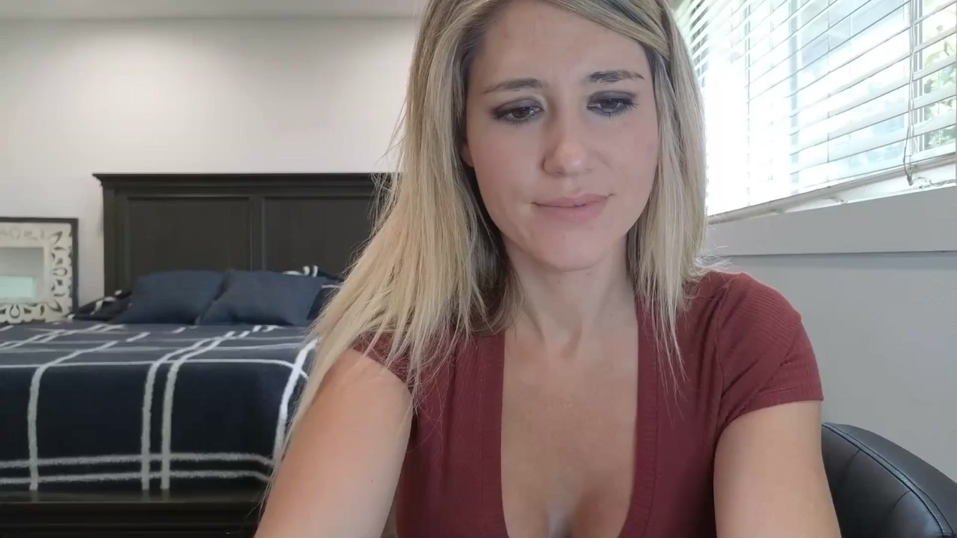 Gallery image thumbnail from blond_milf's myfreecams stream on, 04/10/2025, 20:09 image 6 of 20