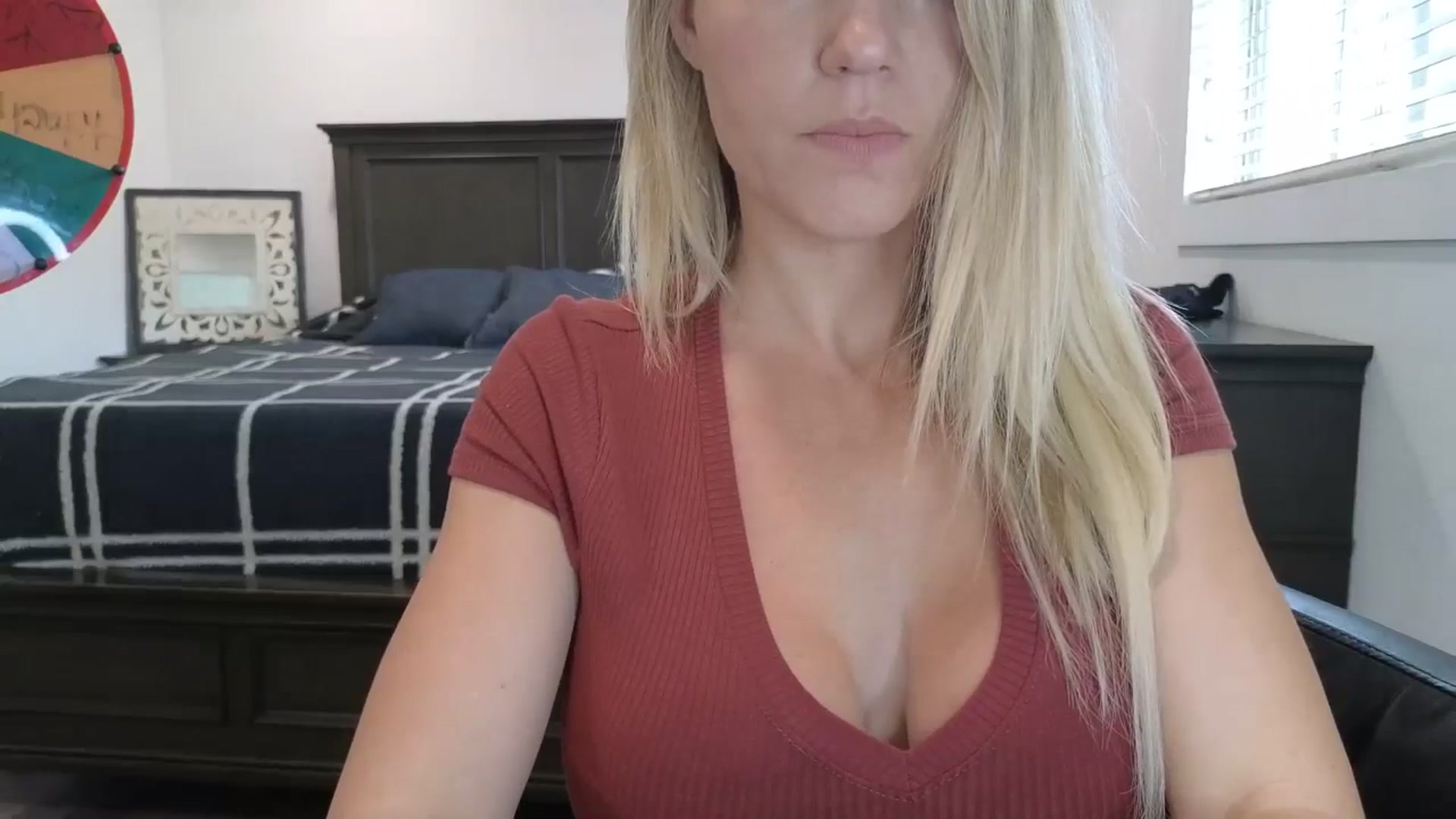 Gallery image thumbnail from blond_milf's myfreecams stream on, 04/10/2025, 20:50 image 4 of 20