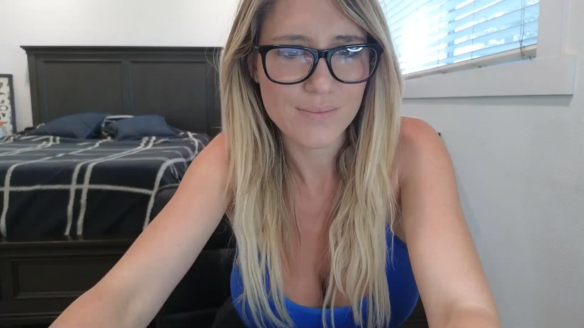 Gallery image thumbnail from blond_milf's myfreecams stream on, 04/13/2025, 23:51 image 18 of 20