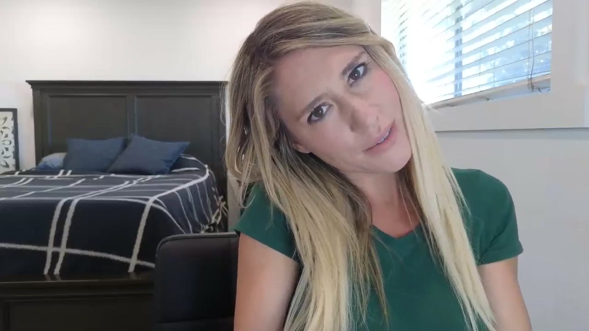 Gallery image thumbnail from blond_milf's myfreecams stream on, 04/19/2025, 24:02 image 2 of 20