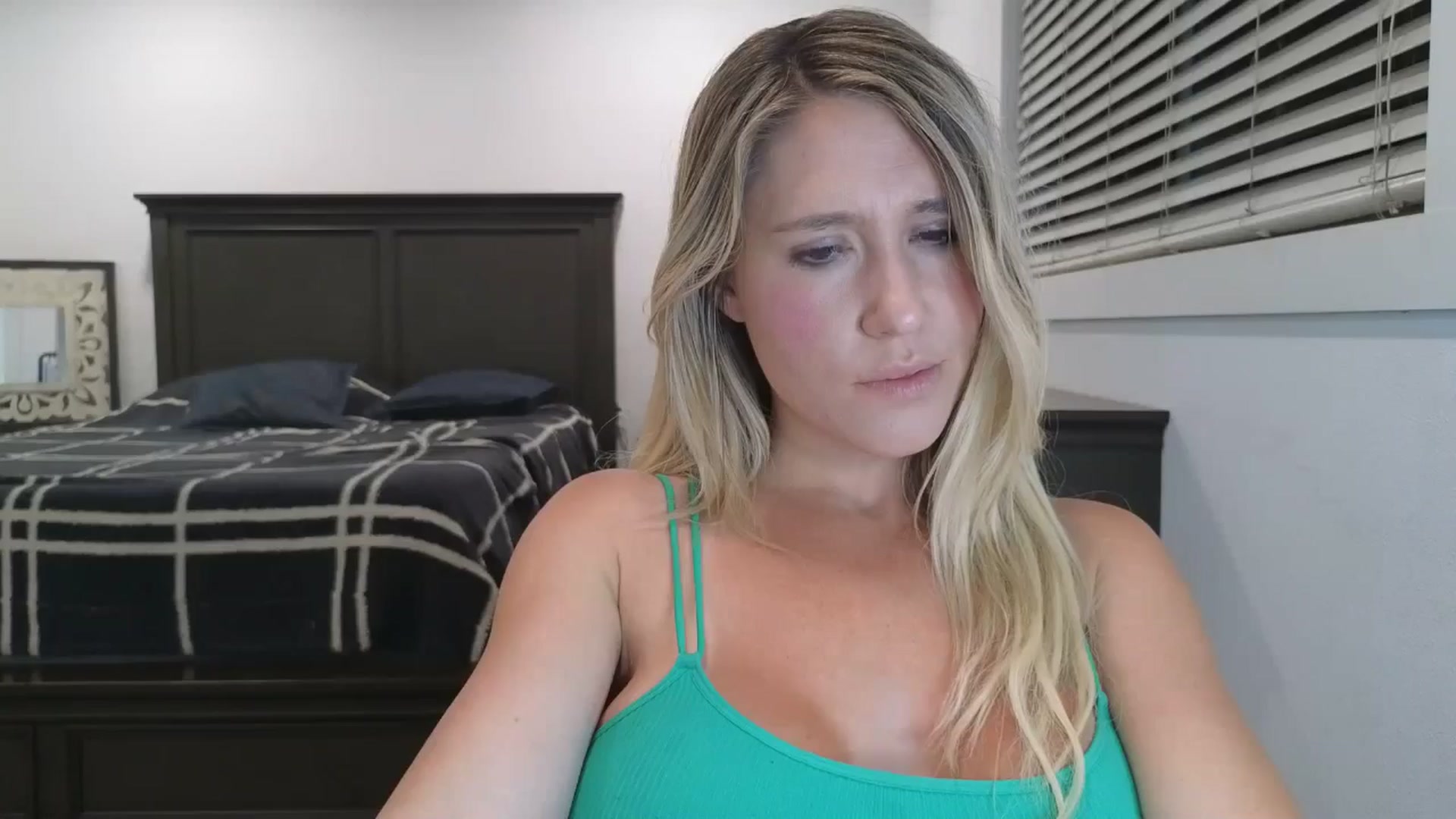 Gallery image thumbnail from blond_milf's myfreecams stream on, 04/22/2025, 06:46 image 3 of 20