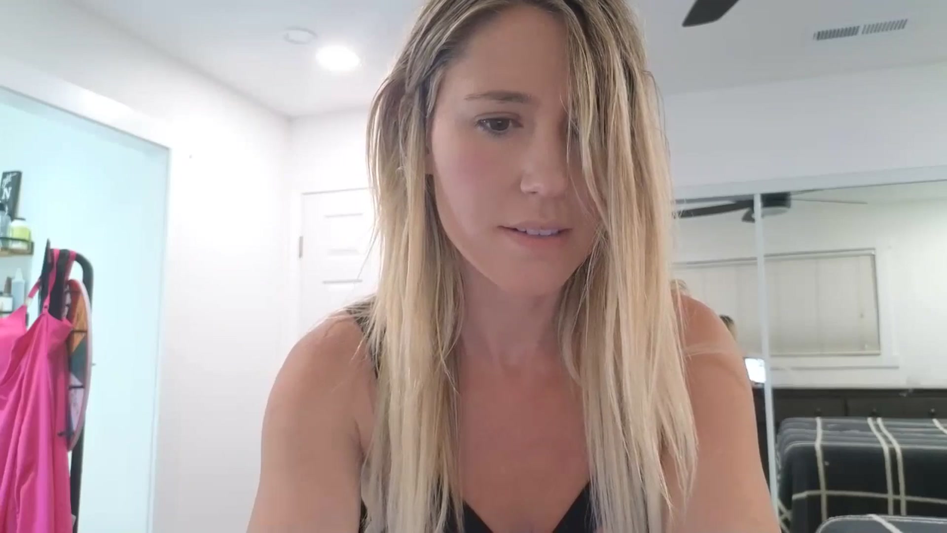 Gallery image thumbnail from blond_milf's myfreecams stream on, 04/23/2025, 05:58 image 10 of 20