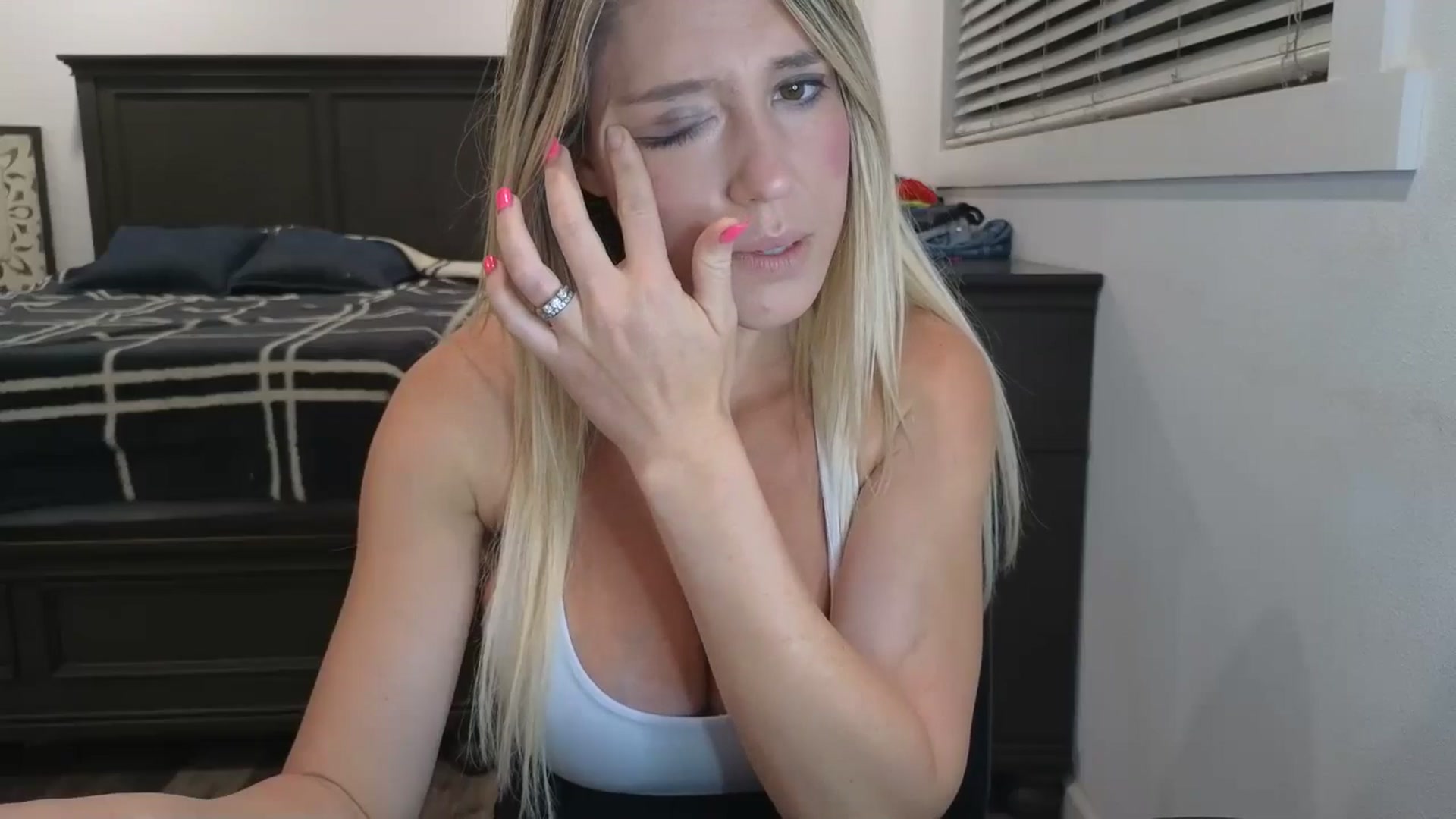Gallery image thumbnail from blond_milf's myfreecams stream on, 04/26/2025, 04:42 image 11 of 20