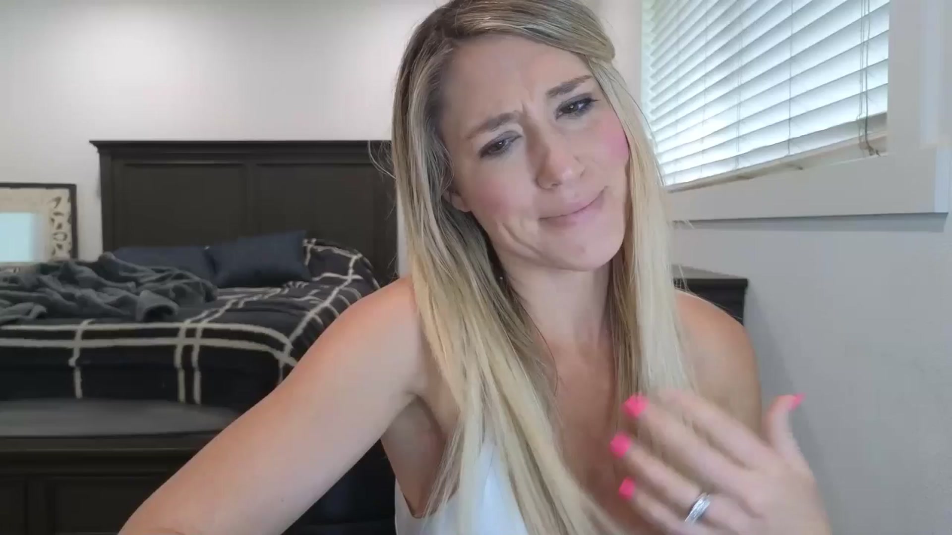 Gallery image thumbnail from blond_milf's myfreecams stream on, 04/27/2025, 23:41 image 3 of 20