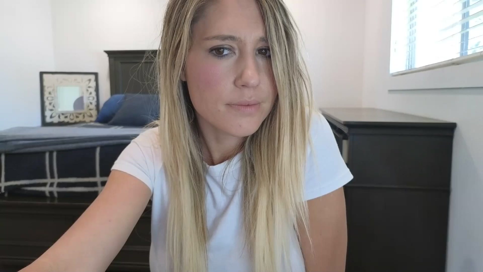 Gallery image thumbnail from blond_milf's myfreecams stream on, 04/28/2025, 22:49 image 18 of 20