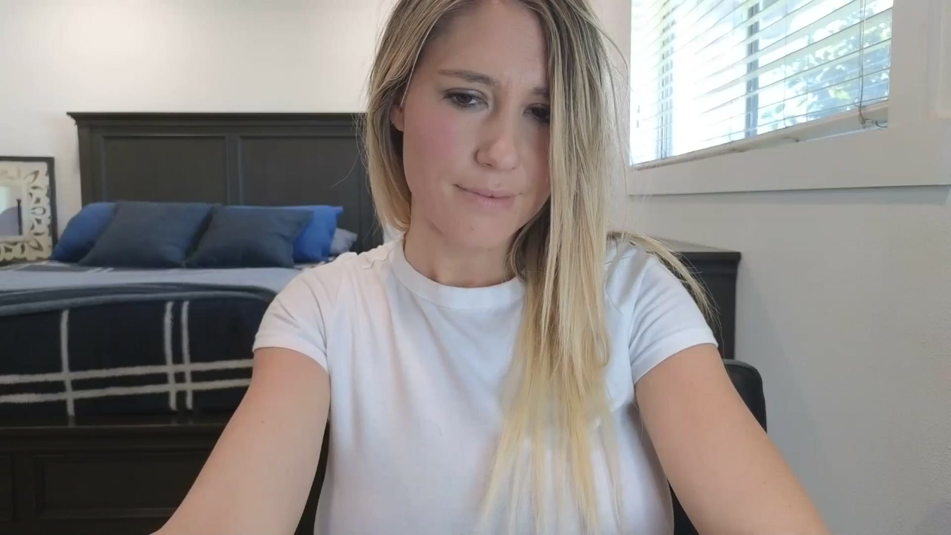 Gallery image thumbnail from blond_milf's myfreecams stream on, 04/28/2025, 22:49 image 14 of 20