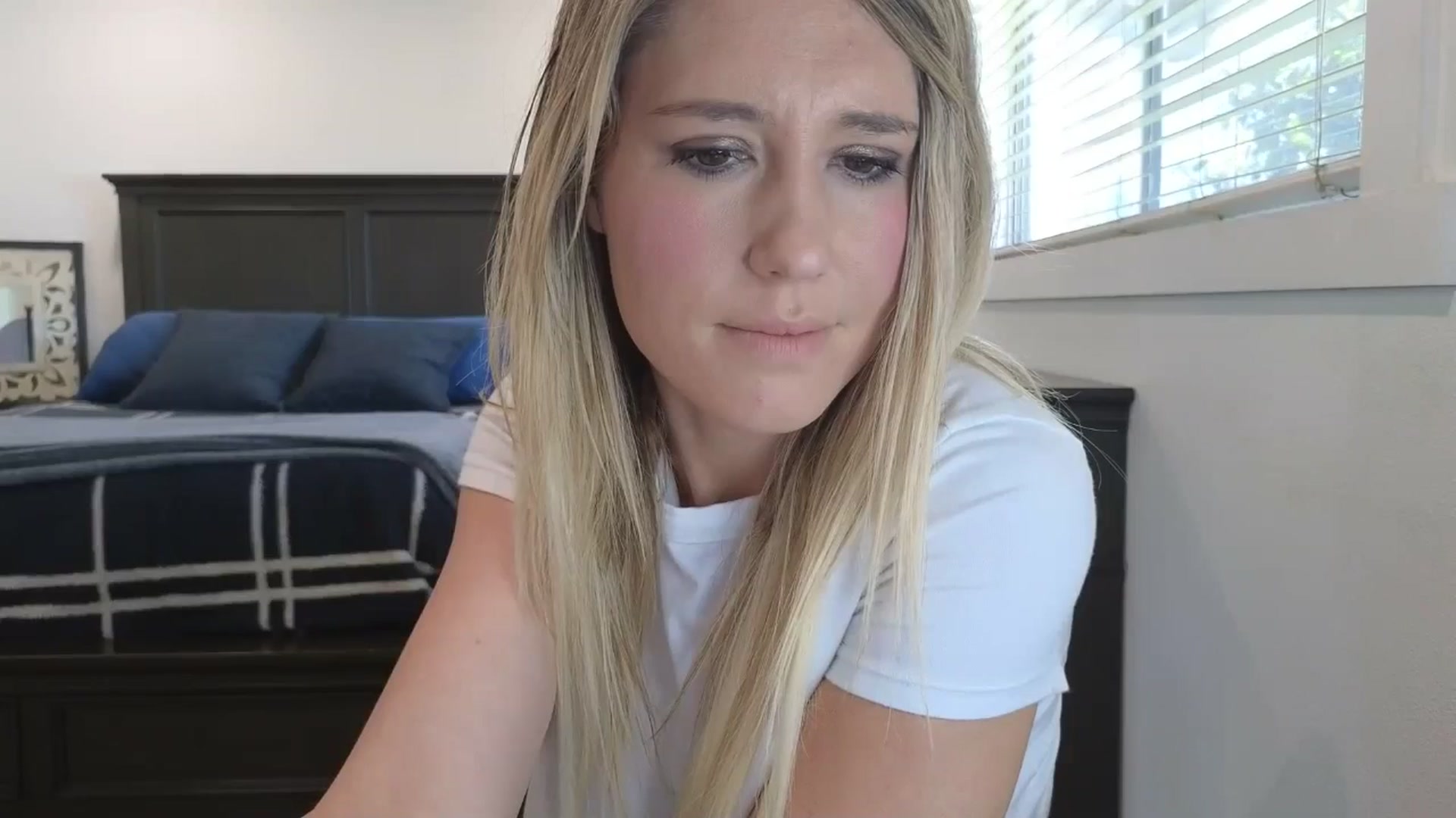 Gallery image thumbnail from blond_milf's myfreecams stream on, 04/28/2025, 22:49 image 10 of 20