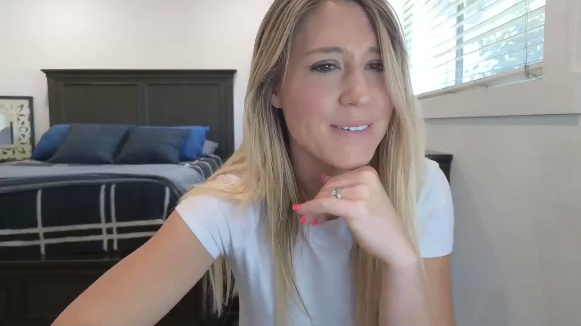 Gallery image thumbnail from blond_milf's myfreecams stream on, 04/28/2025, 22:49 image 9 of 20