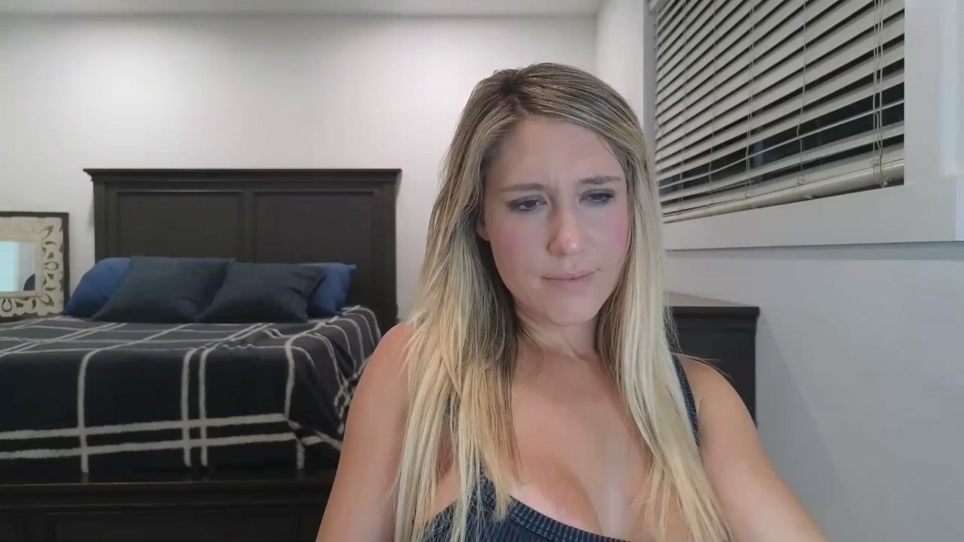 Gallery image thumbnail from blond_milf's myfreecams stream on, 04/29/2025, 05:51 image 2 of 20