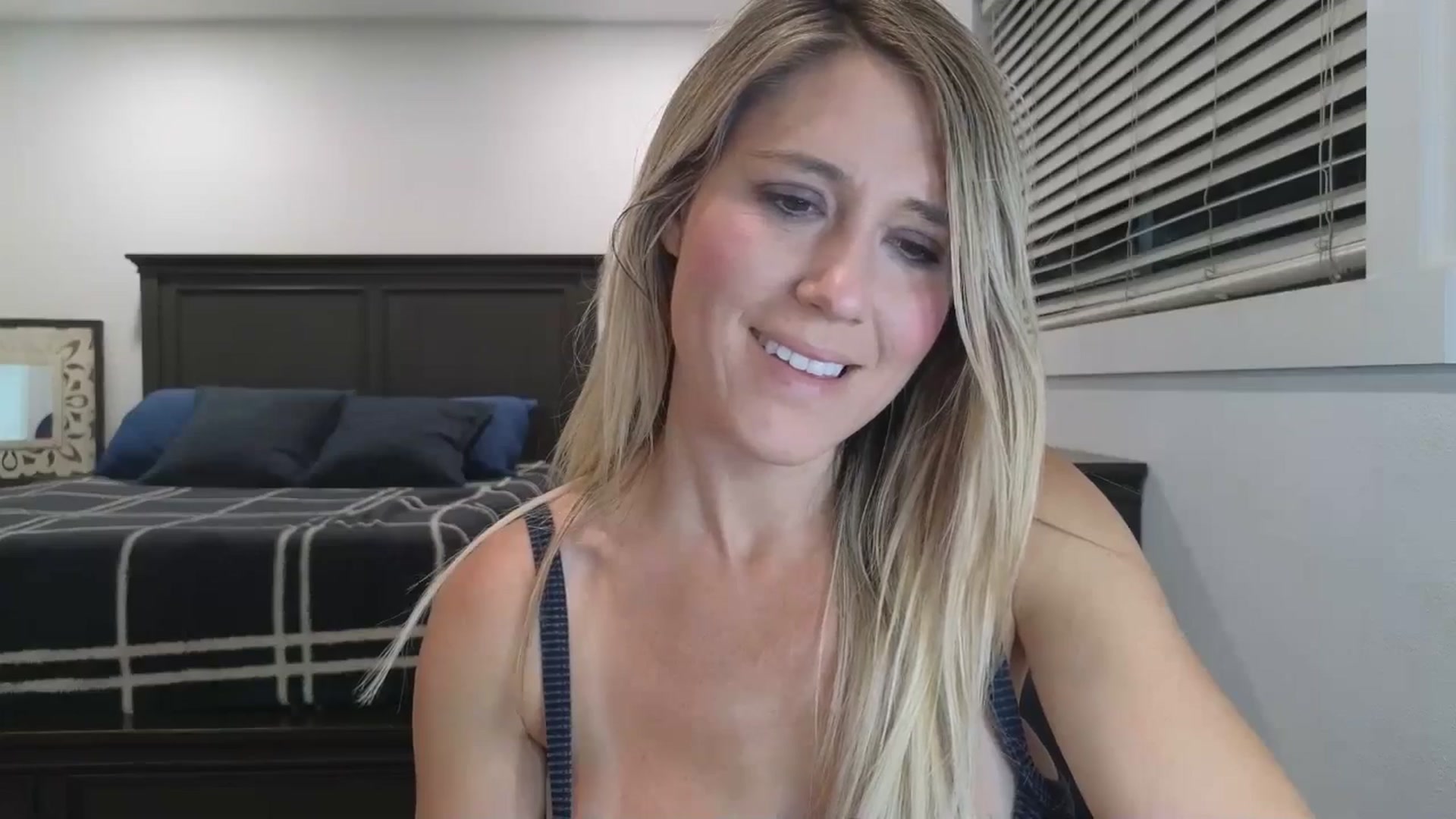 Gallery image thumbnail from blond_milf's myfreecams stream on, 04/29/2025, 05:51 image 5 of 20