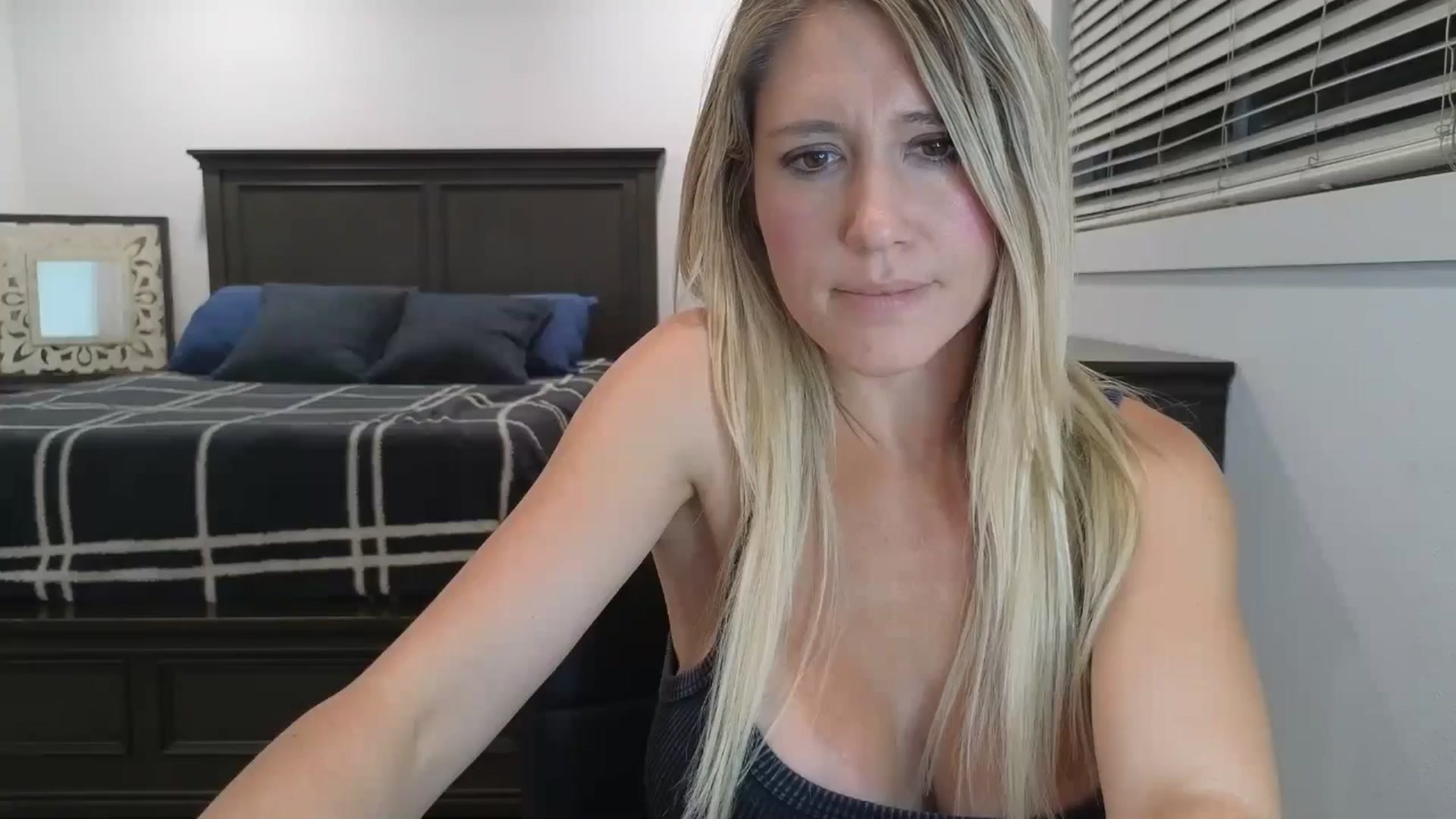 Gallery image thumbnail from blond_milf's myfreecams stream on, 04/29/2025, 07:03 image 5 of 20