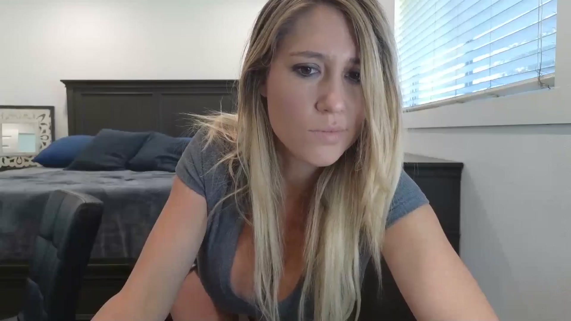 Gallery image thumbnail from blond_milf's myfreecams stream on, 05/02/2025, 21:10 image 8 of 20