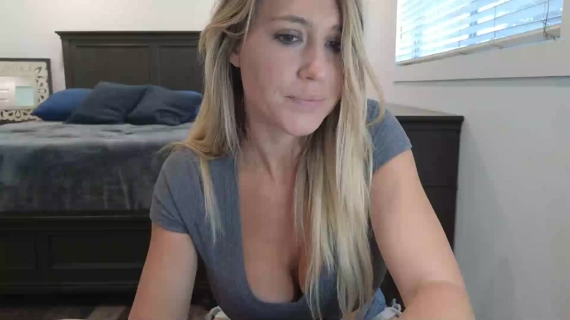 Gallery image thumbnail from blond_milf's myfreecams stream on, 05/02/2025, 21:10 image 4 of 20
