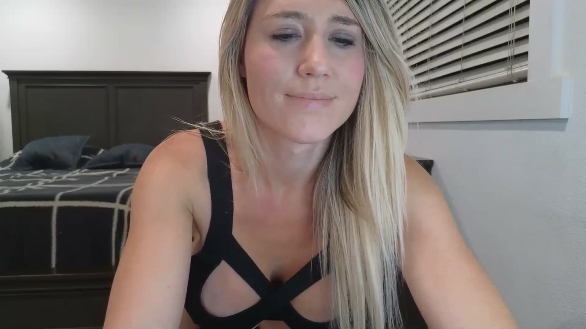 Gallery image thumbnail from blond_milf's myfreecams stream on, 05/06/2025, 05:32 image 6 of 20