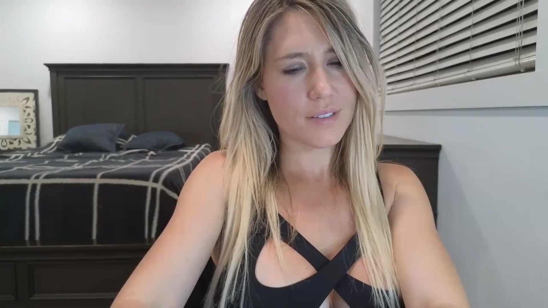 Gallery image thumbnail from blond_milf's myfreecams stream on, 05/06/2025, 06:21 image 4 of 20