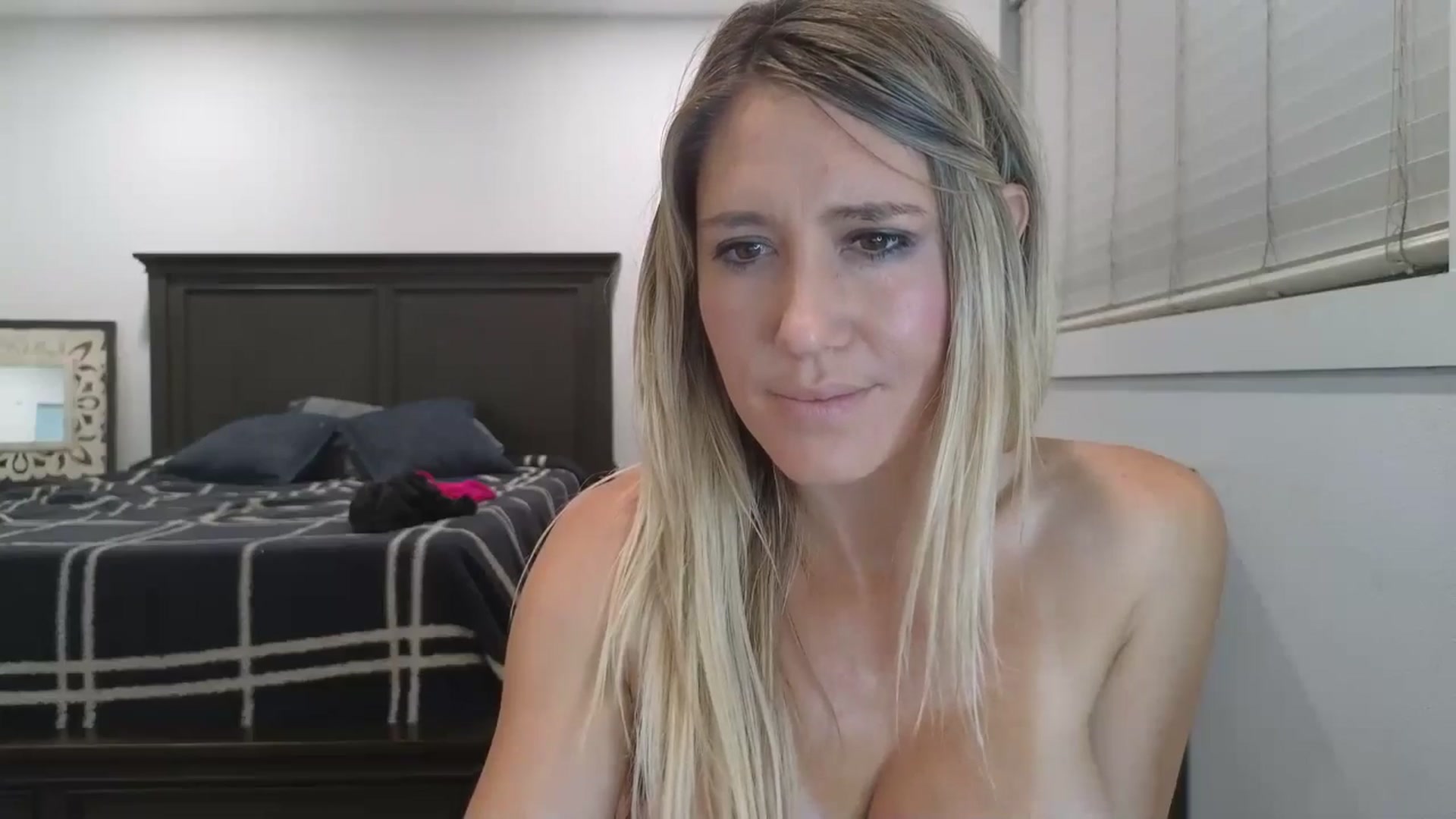 Gallery image thumbnail from blond_milf's myfreecams stream on, 05/07/2025, 08:21 image 15 of 20