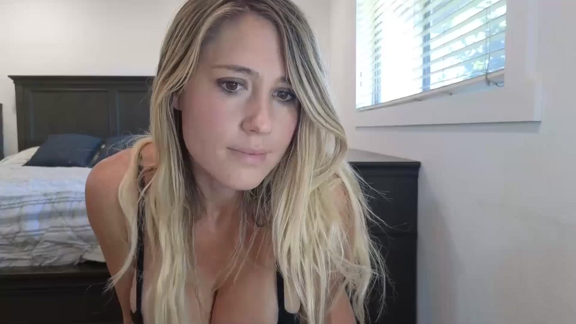 Gallery image thumbnail from blond_milf's myfreecams stream on, 05/10/2025, 22:42 image 14 of 20