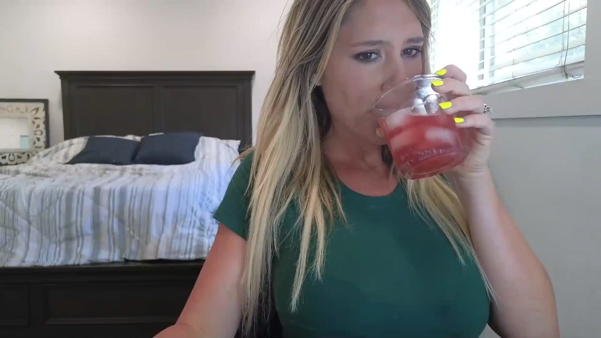 Gallery image thumbnail from blond_milf's myfreecams stream on, 05/12/2025, 21:35 image 7 of 20