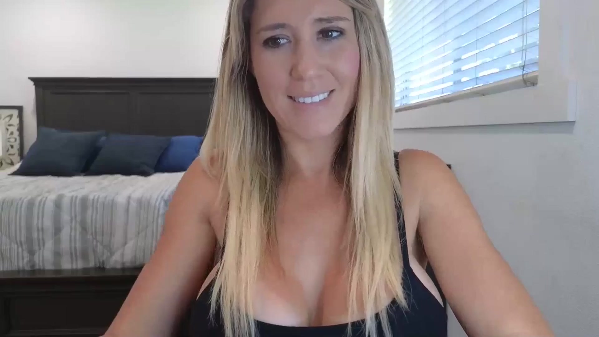 Gallery image thumbnail from blond_milf's myfreecams stream on, 05/15/2025, 22:45 image 3 of 20