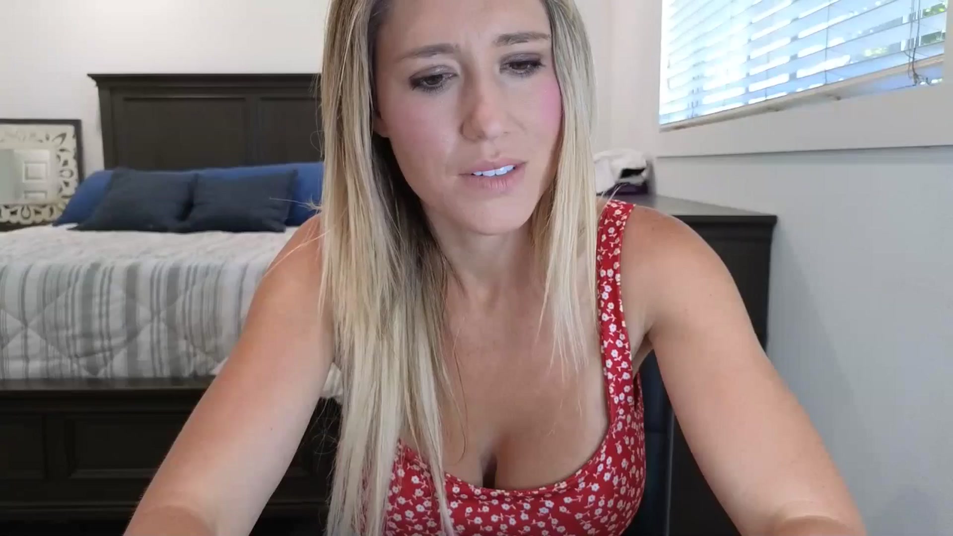 Gallery image thumbnail from blond_milf's myfreecams stream on, 05/21/2025, 20:27 image 18 of 20