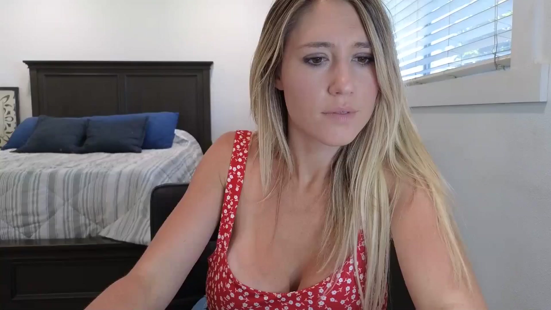 Gallery image thumbnail from blond_milf's myfreecams stream on, 05/21/2025, 22:57 image 4 of 20