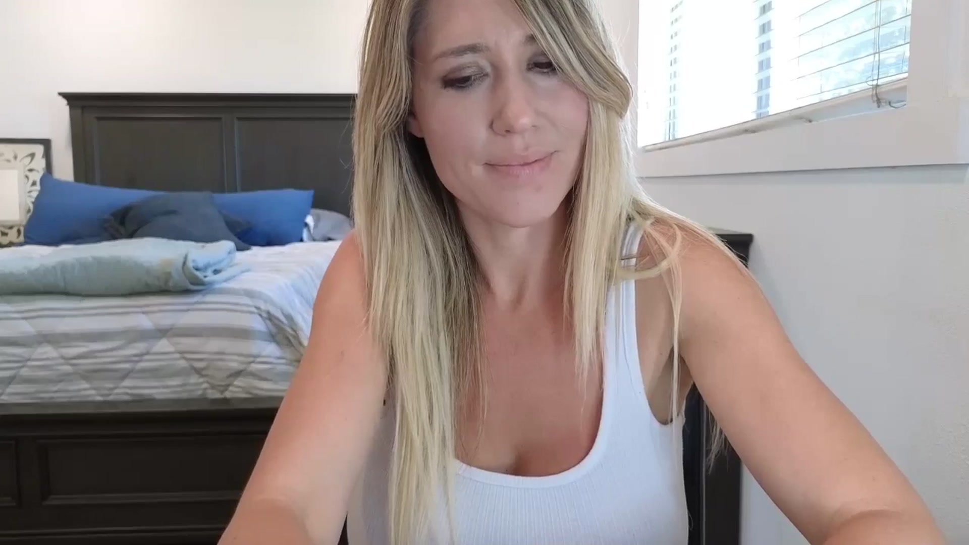 Gallery image thumbnail from blond_milf's myfreecams stream on, 05/25/2025, 22:45 image 20 of 20
