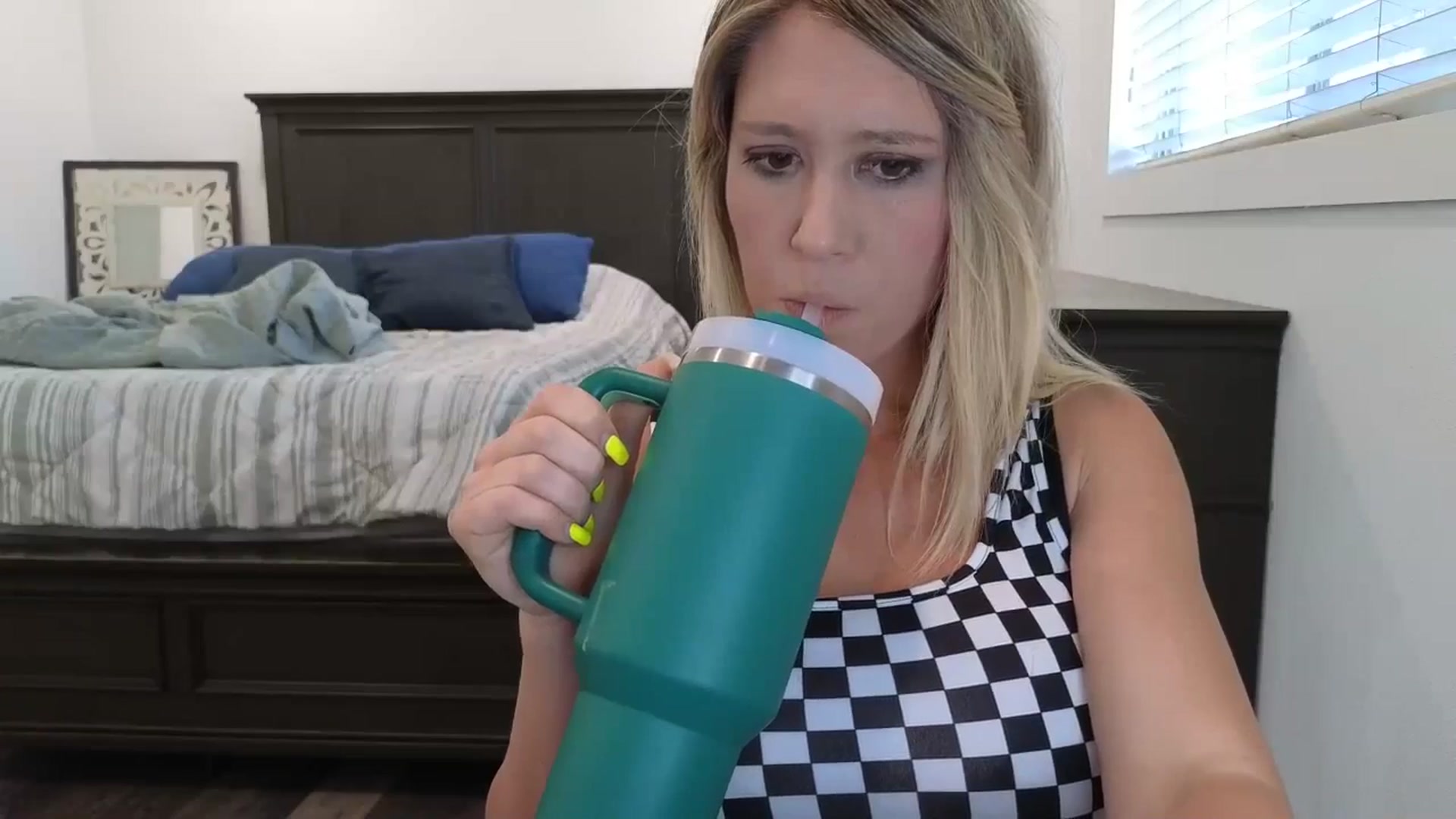 Gallery image thumbnail from blond_milf's myfreecams stream on, 05/28/2025, 22:28 image 11 of 20