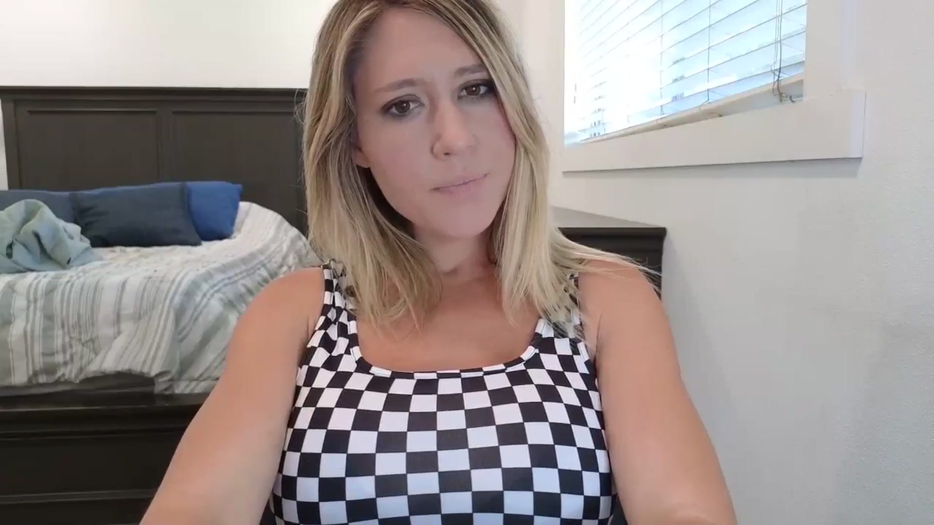 Gallery image thumbnail from blond_milf's myfreecams stream on, 05/28/2025, 22:28 image 3 of 20