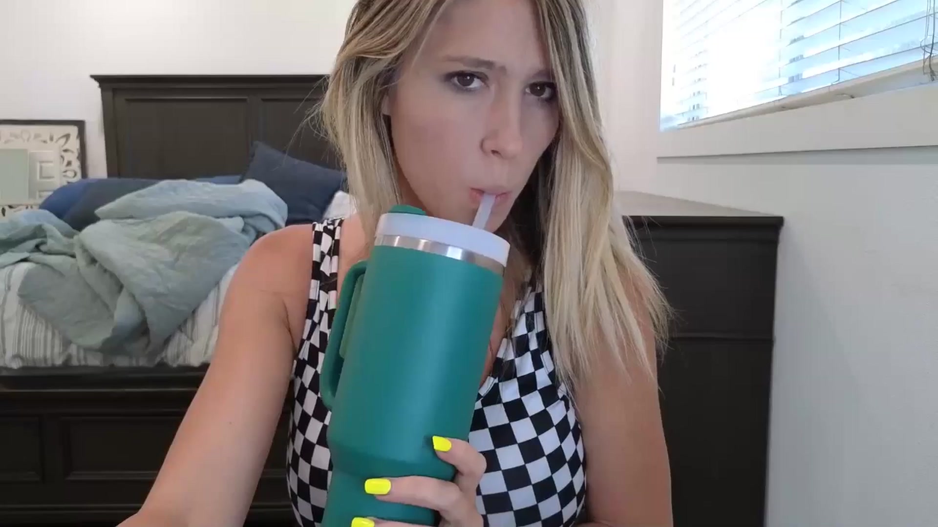 Gallery image thumbnail from blond_milf's myfreecams stream on, 05/29/2025, 24:03 image 10 of 20