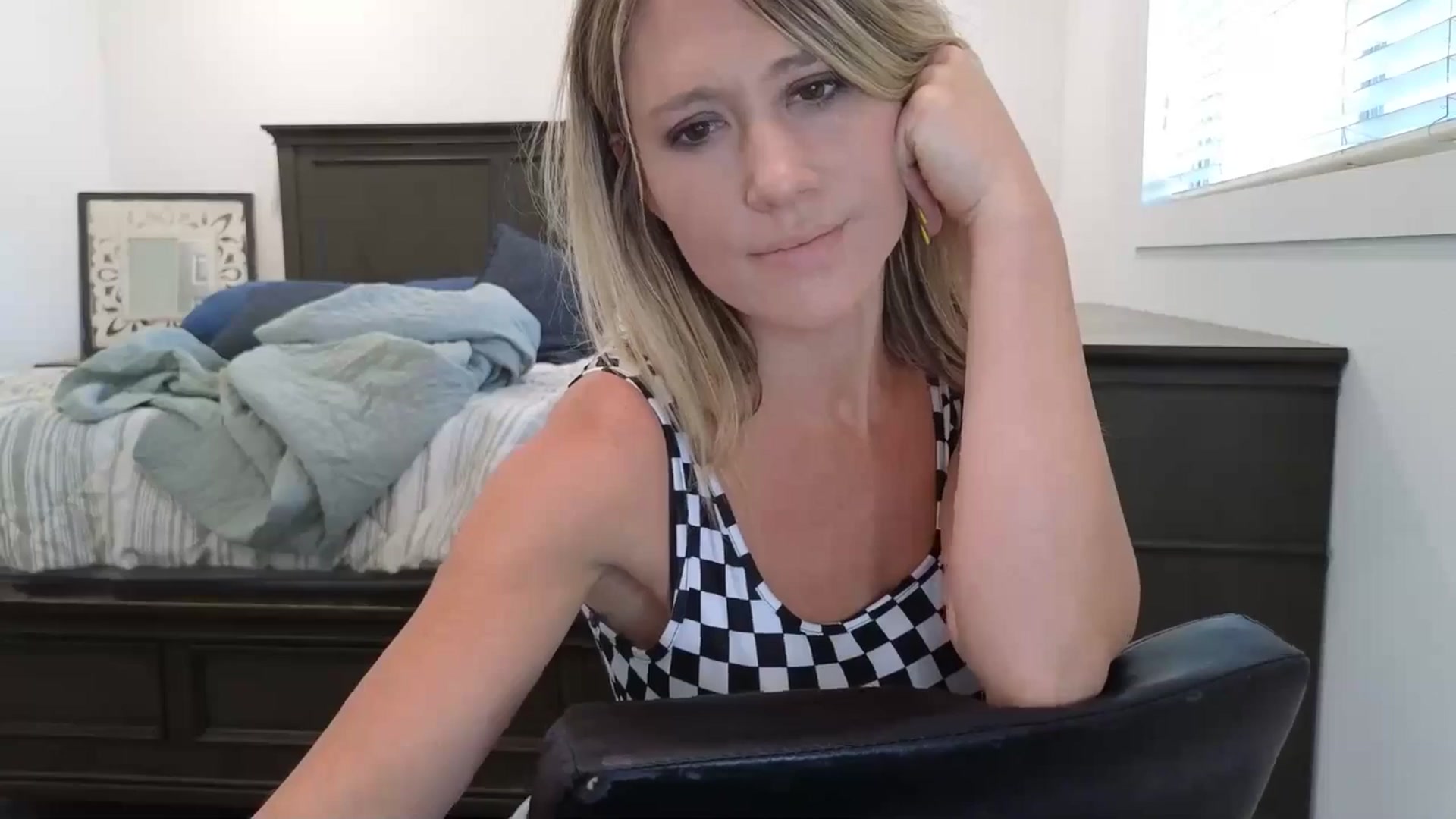 Gallery image thumbnail from blond_milf's myfreecams stream on, 05/29/2025, 24:03 image 20 of 20