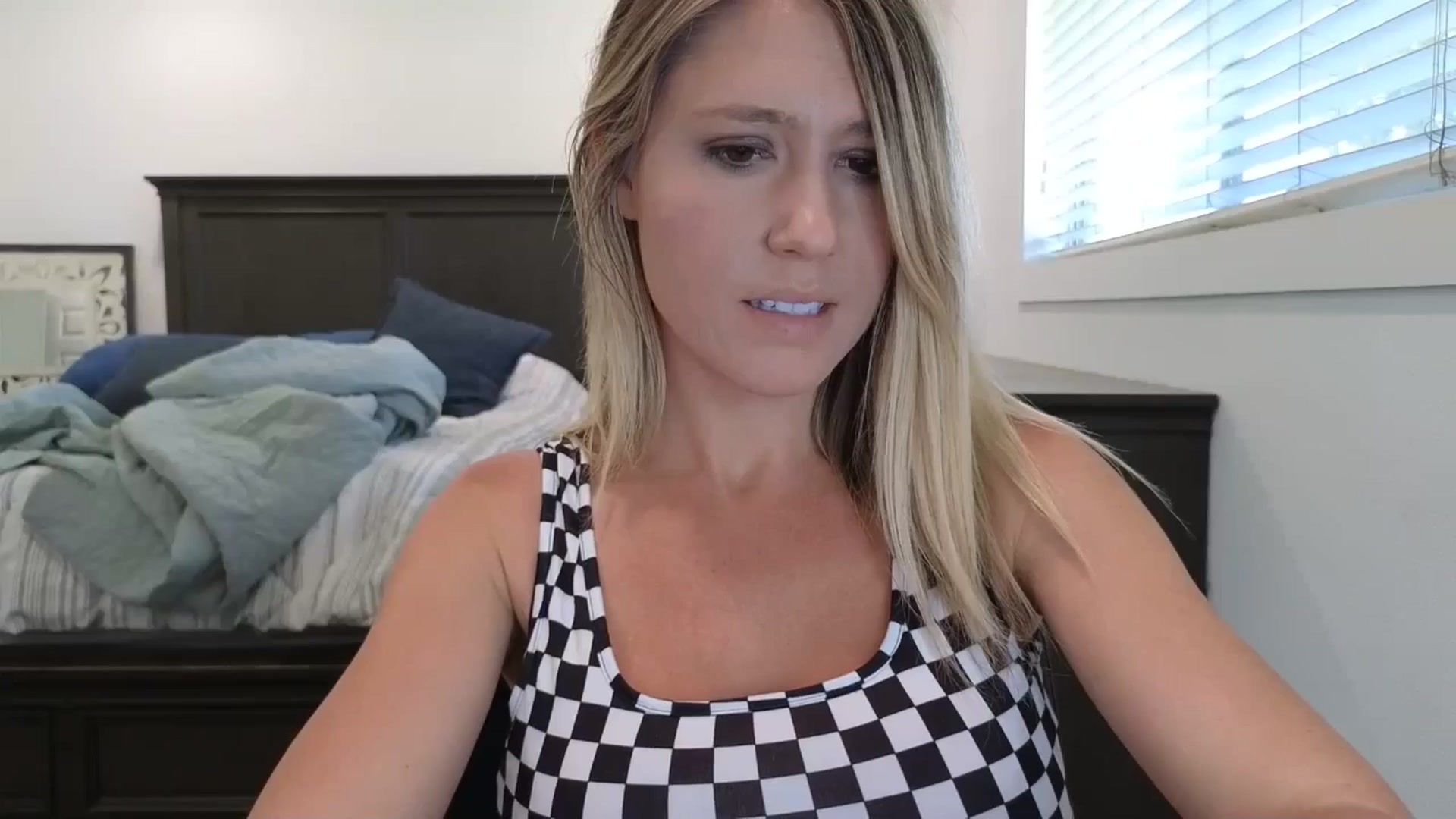 Gallery image thumbnail from blond_milf's myfreecams stream on, 05/29/2025, 24:03 image 5 of 20