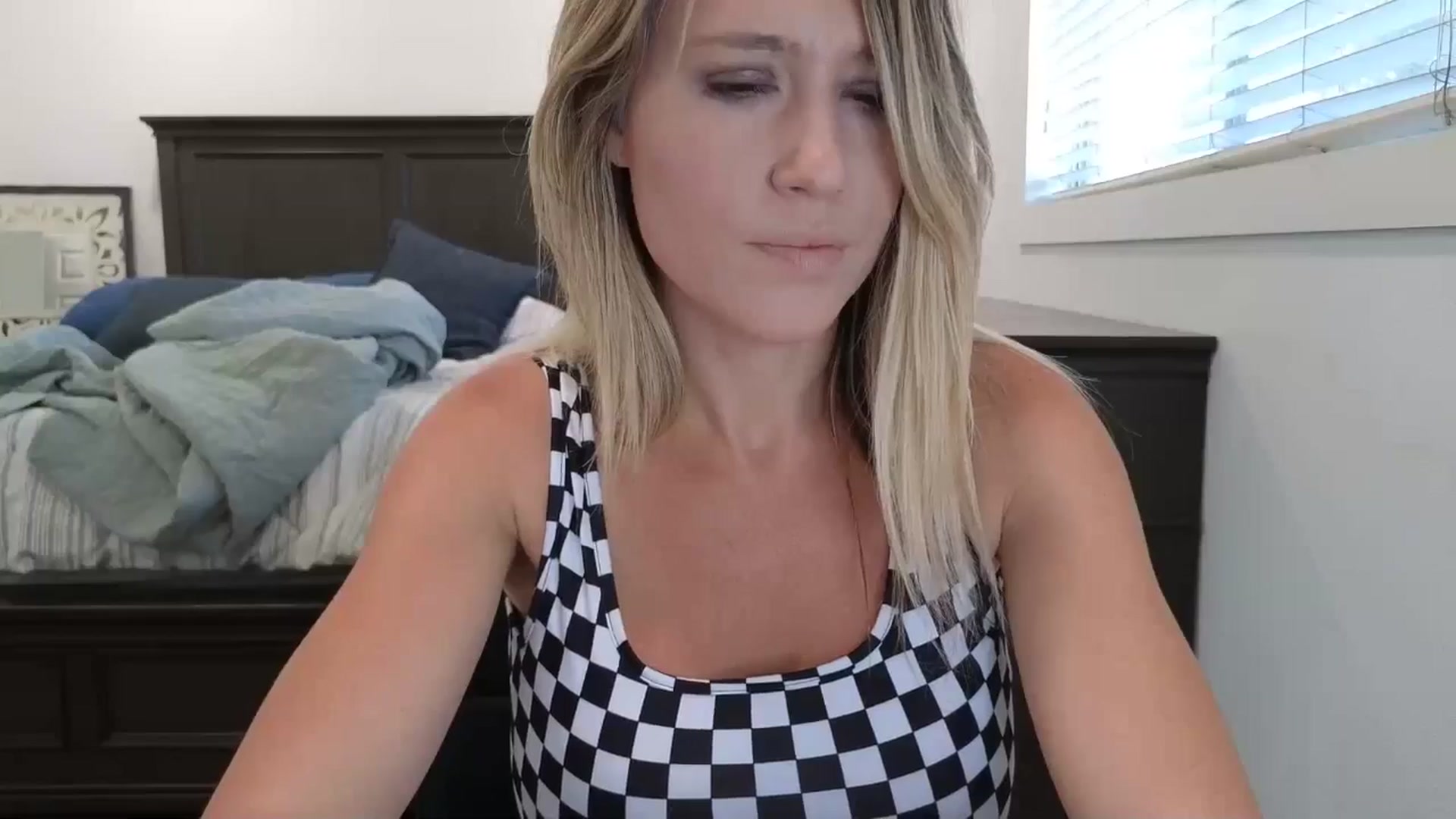 Gallery image thumbnail from blond_milf's myfreecams stream on, 05/29/2025, 24:03 image 9 of 20