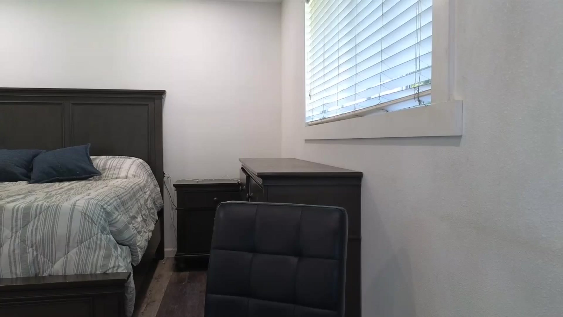 Gallery image thumbnail from blond_milf's myfreecams stream on, 06/04/2025, 20:43 image 4 of 20