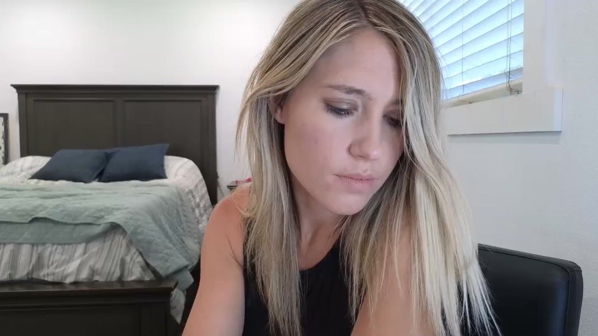 Gallery image thumbnail from blond_milf's myfreecams stream on, 06/17/2025, 21:54 image 6 of 20